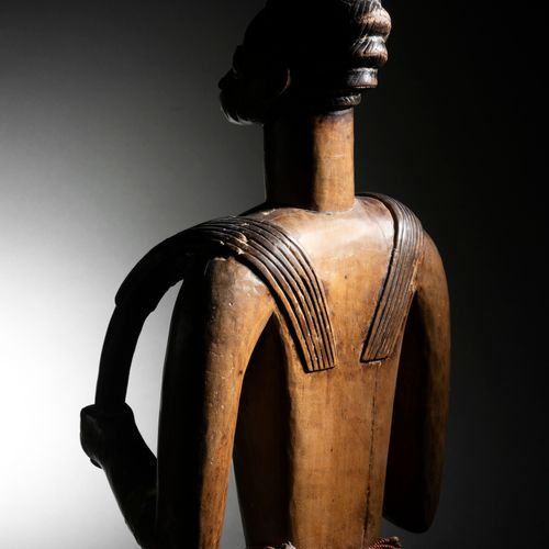 Null Yoruba female figure
Nigeria
Wood and beads
H. 52 cm

Yoruba female figure,&hellip;