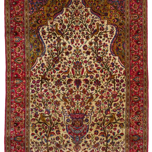 Null KASHAN SILK PRAYER antique.

White mihrab with a flower vase flanked by two&hellip;