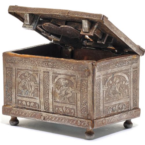 Null SMALL IRON BOX
Nuremberg, 16th century.
Iron, with etched decoration featur&hellip;