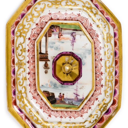 Null 糖盒的盖子
迈森，约1725年。
八角形的模制形式，有铁红色和金色的商人场景和边框。鎏金编号33。
长10厘米。