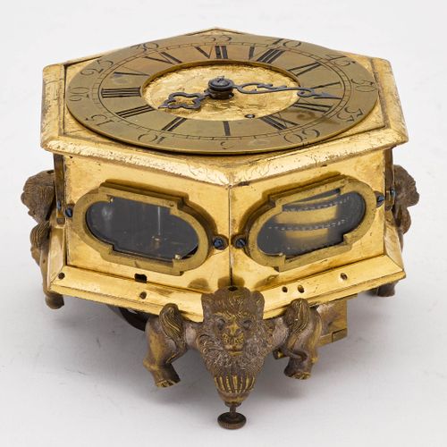 Null 十月台钟
英国，18世纪初。机芯上有C. Cabrier London的签名（可能是Charles Cabrier，大师1697-1724）。
青铜器&hellip;