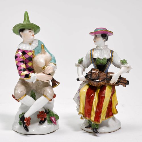 Null HARLEKIN AND COLUMBINE
迈森，约1745年。
他戴着绿色的尖帽，穿着带围脖的服装，拿着风笛，她穿着蒂罗尔服装，腿上放着一把琴。在&hellip;