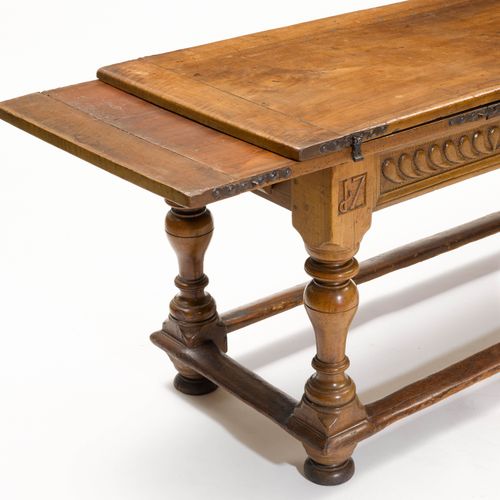 Null GRANDE TABLE D'EXTENSION
Baroque, Suisse datée de 1737.
Noyer tourné et scu&hellip;