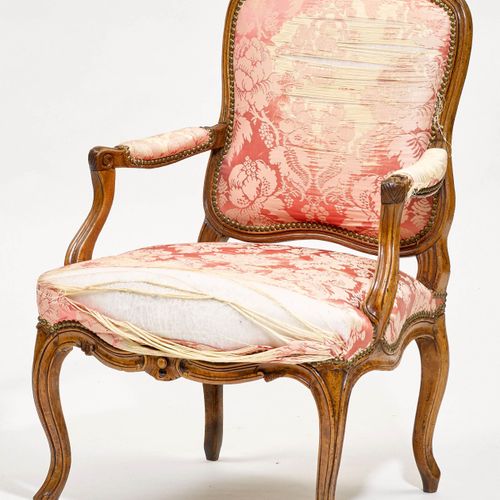Null BANQUETTE AND FAUTEUIL
Louis XV, France, ca. 1760. In the style of Tilliard&hellip;