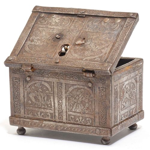 Null SMALL IRON BOX
Nuremberg, 16th century.
Iron, with etched decoration featur&hellip;