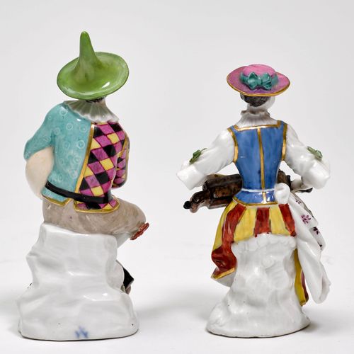 Null HARLEQUIN AND COLUMBINE
Meissen, c. 1745.
Harlequin in a green pointed hat &hellip;