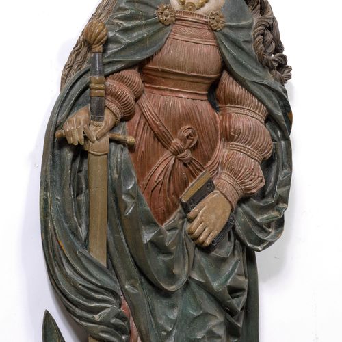 Null 圣卡塔琳娜的浮雕
瑞士，可能是索洛图恩，约1580/1600。
木头半浮雕，背面镶嵌和平整。圣凯瑟琳以剑和书为属性站立，脚下是一个小车轮。
，高120&hellip;
