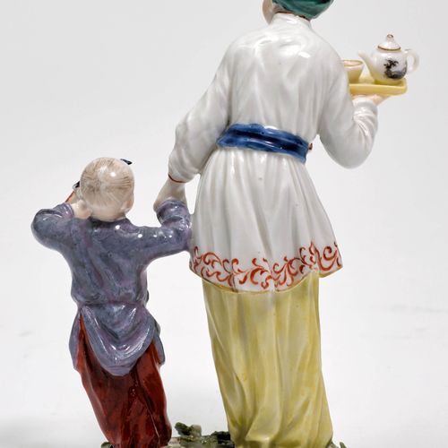 Null A FEMALE JAPANESE SERVANT WITH BOY
Meissen, mid-18th century. Model by Pete&hellip;