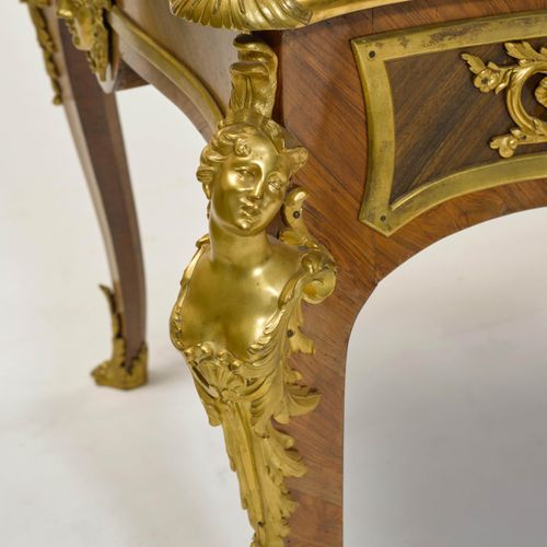 Null BUREAUPLAT "À ESPAGNOLETTES AVEC AIGRETTES"
stile Luigi XV, Parigi, XIX sec&hellip;