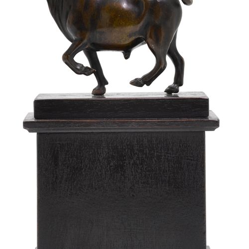 Null STRIDING BULL
Probably Italy, 17th / 18th century. After a model by Giovann&hellip;