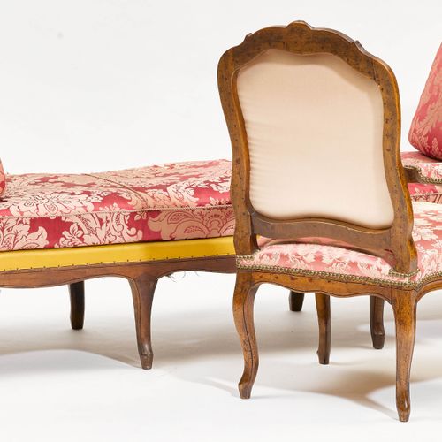 Null BANQUETTE ET FAUTEUIL
Louis XV, France, vers 1760. Dans le style de Tilliar&hellip;