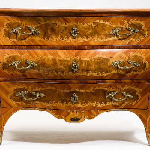 Null COMMODE
Rococo, Northern Italy, probably Turin, mid-18th century.
Tulipwood&hellip;