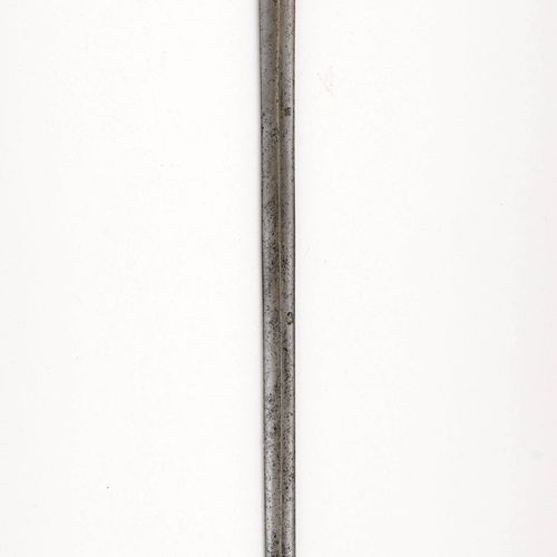 Null 剑，SOGENANNED CROSS DECK
约1500年的德国风格，19世纪末的作品。
铁制剑柄，长圆锥形，十边形，凹槽鞍座，铆钉表面为半球形。三&hellip;
