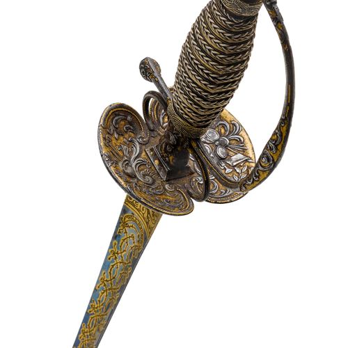 Null GALADEGEN
法国，约1745年，Klingenthal皇家制造厂（阿尔萨斯）。
铁柄，由铸造、锻造部件组成，部分镀金。球形鞍座，铆钉头，握弓在&hellip;