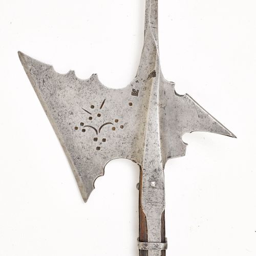 Null 半边胡子
瑞士，16世纪最后四分之一，荣格-佐芬根。
方形点，梯形刀刃，有倾斜的直边，装饰包括简单的弓形雕刻和三点式穿孔群，刀刃的上下边缘以及喙钩刻成&hellip;