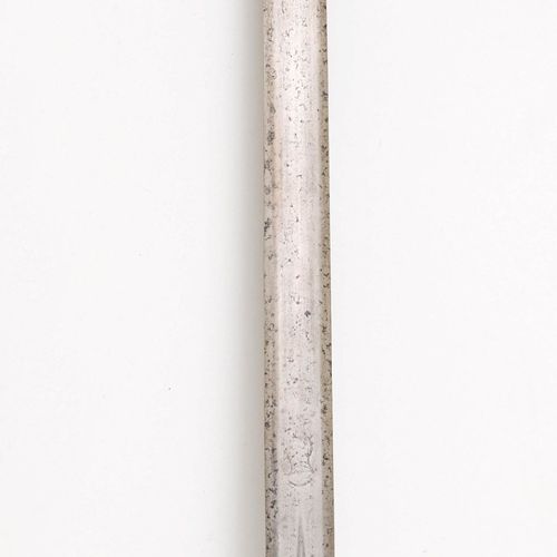 Null 剑
德国，16世纪中叶的风格，19世纪下半叶的作品。
铁制剑柄，球状鞍座原件约1550年，整个表面覆盖着切割的细珠图案，扁平铆钉头。S形的弯曲，八角形&hellip;