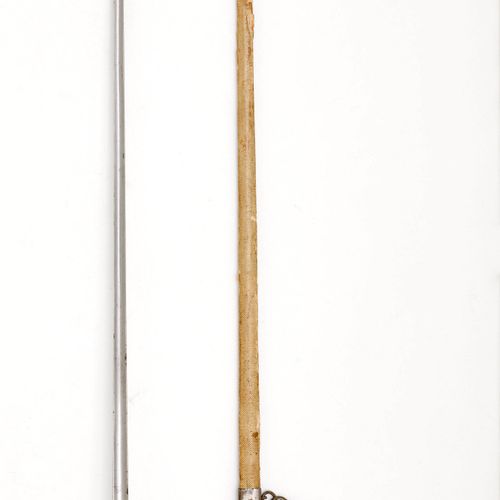 Null GALADEGEN
英格兰 约1785/95.
钢制剑柄，瓮形，镂空鞍座，护手有插入的刻面钢球，开口为三角形的柱状物，顶饰有钢球。椭圆形的刺刀上有20&hellip;