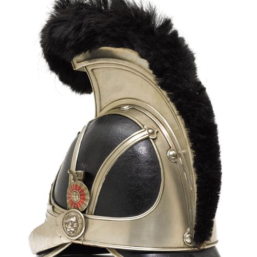 Null HELM-KASKETT
德国，1835-1849年，法兰克福志愿骑兵团。
黑漆毡的头盔铃，眼睛和脖子上的盾牌。一套镍银制品，高高的徽章铆接在一条宽大&hellip;