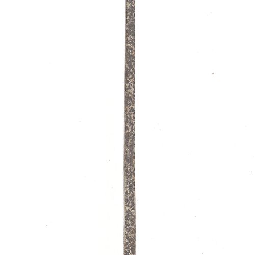 Null AHLSPIESS
奥地利-德国，约1500年。
非常长的锥状方尖（长约87厘米），末端是一个圆锥形的八角形插座。有腐蚀的痕迹。滑动的铁皮护手有些缺陷&hellip;