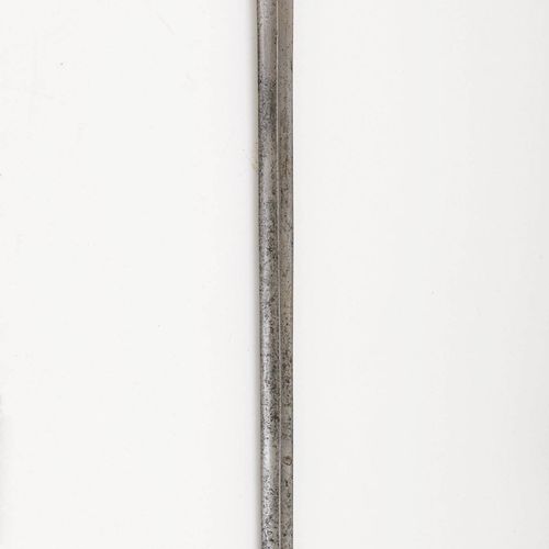 Null 剑，SOGENANNED CROSS DECK
约1500年的德国风格，19世纪末的作品。
铁制剑柄，长圆锥形，十边形，凹槽鞍座，铆钉表面为半球形。三&hellip;