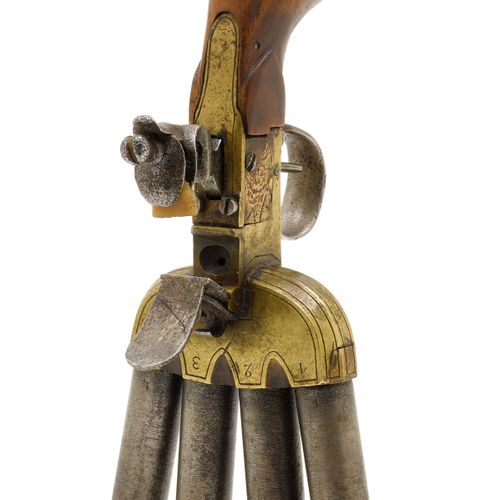 Null 无石制手枪
1800年左右的英国风格，可能是最近的作品。
四个带螺丝和编号的圆形枪管（长6.8厘米），口径11毫米，枪口有八个凹槽，用于枪管钥匙。铸造&hellip;