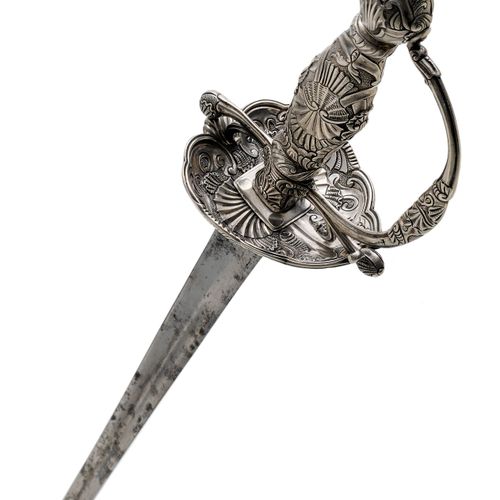 Null GALADEGEN
意大利，约1750/60，热那亚。
银质剑柄，由铸造和锻造部件组成。球形鞍座，铆钉头，握弓拧在鞍座上，末端是握柄底座，两端加厚的柱&hellip;