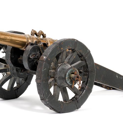 Null MODEL CANON
German or Swiss, dated 1682.
Bronze barrel (L 42 cm), Cal. 18 m&hellip;