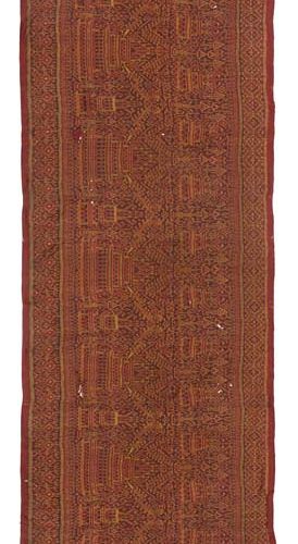 Null A PIDAN TEMPLE HANGING.
Cambodia, ca. 1900, ca. 86 × 350 cm.
A fine silk ik&hellip;