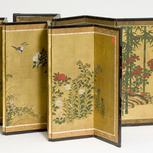 Null 一对小雨伞。
日本，19世纪。41厘米×102厘米。
纸上水墨、色彩和金箔。每个屏风由六个部分组成，绘有秋冬花草中的鸟类以及竹林。(2)