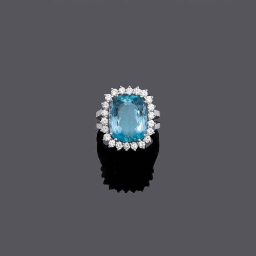 Null AQUAMARINE AND DIAMOND RING, ca. 1970.
White gold 750, 11g.
Set with 1 fine&hellip;