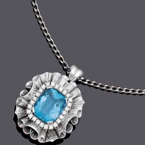 Null AQUAMARINE, DIAMOND AND GOLD PENDANT WITH CHAIN, ca. 1970.
White gold 750, &hellip;
