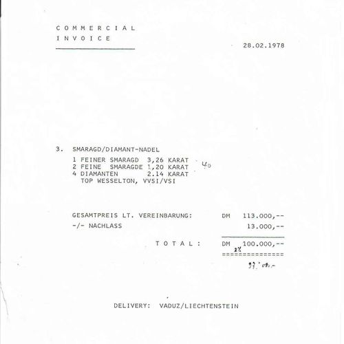 Null SMARAGD-DIAMOND条形手镯，约1950年。
750白金，8克。
优雅的指挥棒胸针，镶嵌了1颗约2.80克拉的赞比亚八角形祖母绿，最小的上油&hellip;