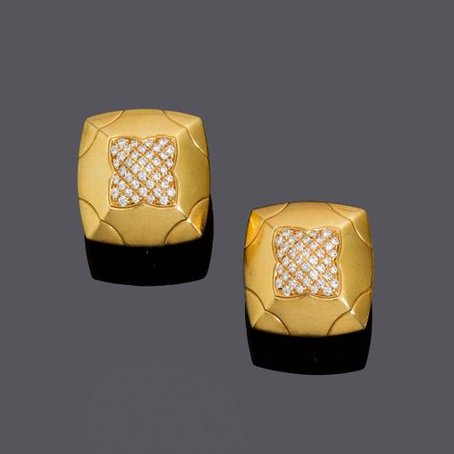 Null DIAMOND AND GOLD EARCLIPS, BY BULGARI.
Yellow gold 750, 26g.
Model Piramide&hellip;