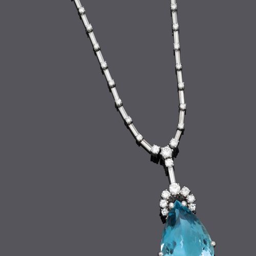 Null AQUAMARINE AND DIAMOND NECKLACE, ca. 1970.
White gold 750, 33g.
Composed of&hellip;
