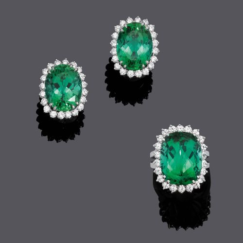 Null TOURMALINE AND DIAMOND EARCLIPS WITH RING, ca. 1970.
White gold 750, 31g.
E&hellip;