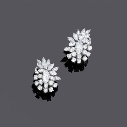 Null DIAMOND EARCLIPS, ca. 1970.
Platinum 950 and white gold 750, 15g.
Of floral&hellip;