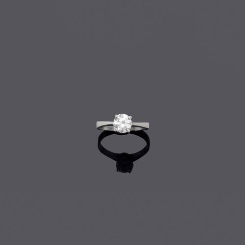Null DIAMOND RING.
White gold 585, 2g.
Set with 1 brilliant-cut diamond of 1.06 &hellip;