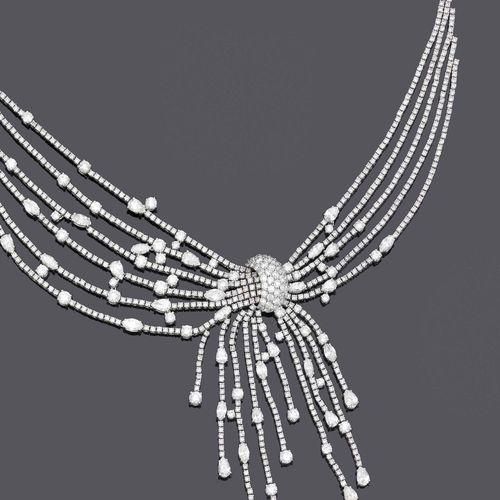 Null DIAMOND NECKLACE.
White gold 750, 77g.
Of asymmetrical design, decorated at&hellip;
