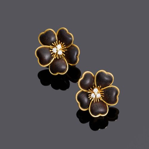 Null GOLD AND DIAMOND EARCLIPS, BY VAN CLEEF & ARPELS, ca. 1970.
Yellow gold 750&hellip;