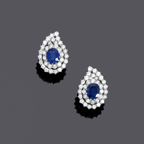 Null SAPPHIRE AND DIAMOND EARCLIPS, ca. 1960.
White gold 750, 16g.
Each set with&hellip;
