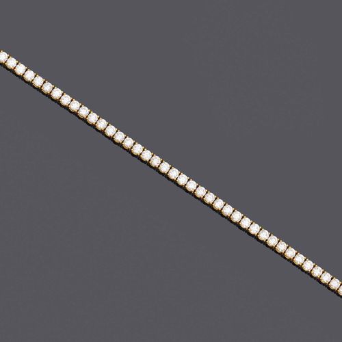 Null BRACELET EN DIAMANT.
Or rose 750, 14g.
Bracelet classique et élégant, serti&hellip;