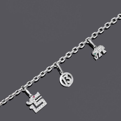 Null BRACELET EN OR ET DIAMANTS, CARTIER.
Or blanc 750, 25g.
Modèle Charm, Drago&hellip;