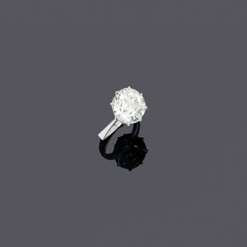 Null DIAMOND RING, ca. 1950.
White gold 750, 5g.
Set with 1 circular-cut diamond&hellip;