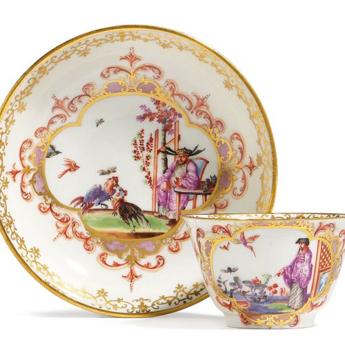Null TEA BOWL AND SAUCER WITH EARLY CHINOISERIE DECORATION
Meissen, ca. 1723-24.&hellip;