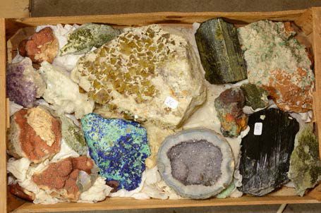 Null Lot avec quartz hématoïdes du Maroc, azurite et malachite de Grèce, géode d&hellip;