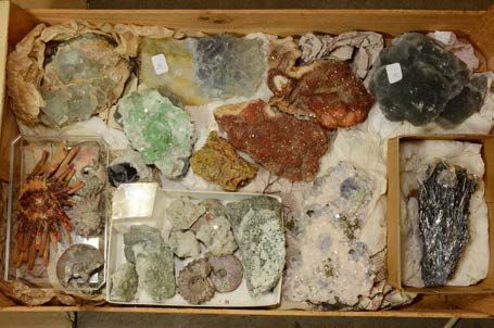 Null Lot avec apophyllite et stilbite de Poona (Inde), quartz hématoïdes, fluori&hellip;