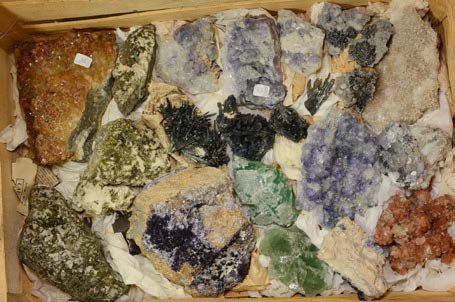 Null Lot avec épidotes, fluorines violettes et vertes avec quartz de Chine, supe&hellip;