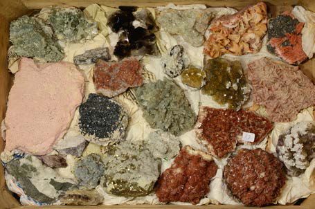 Null Lot avec barytines rouges de Grèce, rhodochrosite de Roumanie, quartz fumé,&hellip;