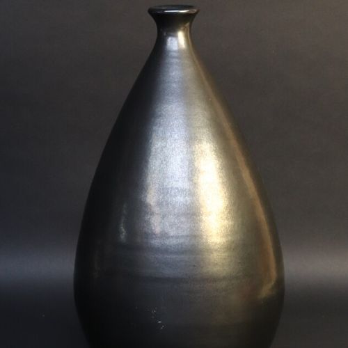 Null Vase piriforme en céramique à émail gris irisé.

Travail français vers 1950&hellip;
