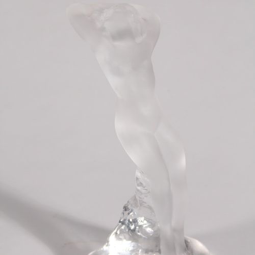 Null LALIQUE France

"Baigneuse"

Sujet en cristal moulé et dépoli

H.: 23,5 cm